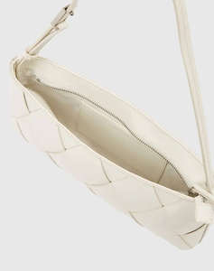 CALVIN KLEIN JEANS CK WOVEN ELONGATED SHOULDER BAG (Dimensiuni: 31 x 5 x 14,5cm.)