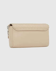 CALVIN KLEIN MINI QUILT CHAIN MINI CROSSBODY (Dimensiuni: 21 x 5,5 x 13cm.)