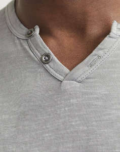 JACK&JONES JJESPLIT NECK TEE
