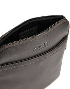 GUESS MILANO CROSSBODY FLAT GEANTA DE BARBATI (Dimensiuni: 19 x 23 x 2cm.)