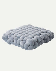 DAS 2282 PERNA DECORATIVA (Dimensiuni: 40 x 40cm.)