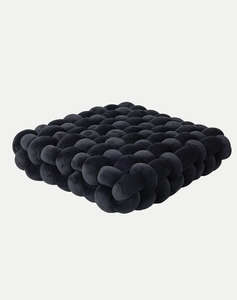 DAS 2281 PERNA DECORATIVA (Dimensiuni: 40 x 40cm.)