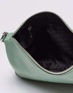 ARMANI EXCHANGE SHOULDER BAG (Dimensiuni: 16 x 27 x 4cm.)