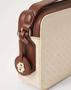 BOSS Liriel Crossbody MG 10251556 01 (Dimensiuni: 15 x 20 x 5cm.)