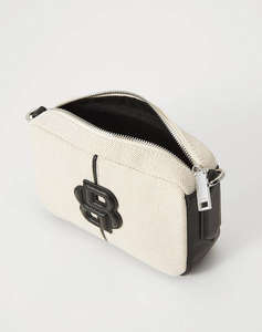 BOSS Anett Crossbody CV 10271597 01 (Dimensiuni : 19 x 13 x 6cm.)