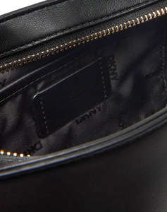 DKNY R44EKI56 BELEN CROSS BODY HANDBAG DKNY (Dimensiuni: 6 x 13 x 25cm.)