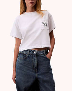 CALVIN KLEIN JEANS SS BOXY CK CREST CROP POCKET TEE