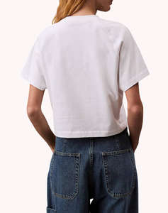 CALVIN KLEIN JEANS SS BOXY CK CREST CROP POCKET TEE