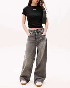 TOMMY JEANS TJW SLIM SCRIPT LABEL SS TEE EXT