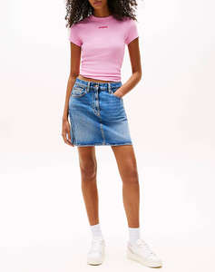TOMMY JEANS TJW SLIM SCRIPT LABEL SS TEE EXT