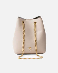 CALVIN KLEIN JEANS MNML MNGRM CHN BCKT (Dimensiuni: 23 x 19 x 10cm.)