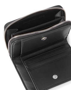CALVIN KLEIN MNML MNGRM LTHR MD F(Dimensiuni: 8.5 x 11.5cm.)