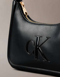 CALVIN KLEIN RAISED CK SMALL SHOULDER BAG (Dimensiuni: 25 x 18.5 x 6cm.)