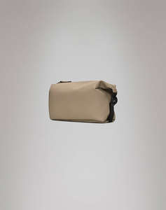 RAINS Hilo Wash Bag W3 (Dimensiuni: 18 x 12 x 26cm.)