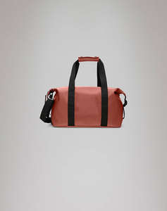 RAINS Hilo Weekend Bag Small W3 (Dimensiuni: 29 x 18 x 50cm.)