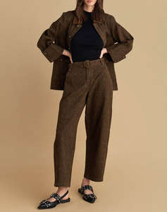ATTRATTIVO PANTALONI&CUREA