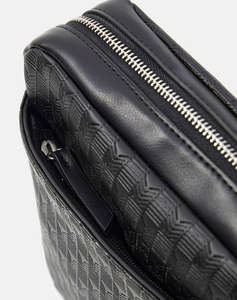 GUESS TORINO TOP ZIP CROSSBODY GEANTA DE BARBATI (Dimensiuni: 22 x 23.5 x 5cm.)
