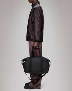 RAINS Hilo Weekend Bag Small W3 (Dimensiuni: 29 x 18 x 50cm.)