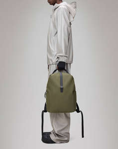 RAINS Clip Front Backpack W3 (Dimensiuni: 44 x 16 x 30cm.)