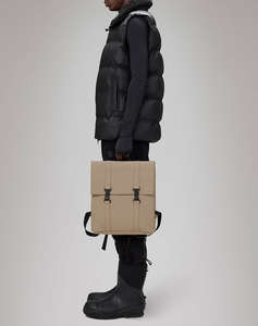 RAINS MSN Bag Mini W3 (Dimensiuni: 34 x 31 x 12 cm.)