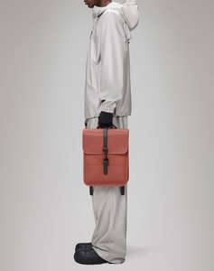 RAINS Backpack Micro W3 (Dimensiuni: 33 x 27.5 x 7.5 cm.)