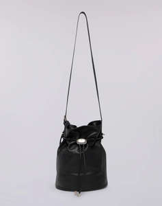 TRUSSARDI BAG -AMULETO SECCHIELLO ORIZZONTALE MEDIUM IN NAPPA (Dimensiuni: 32 x 23 x 17cm.)