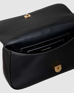 CALVIN KLEIN CK CONVERTIBLE CHAIN SMALL BAG (Dimensiuni: 25 x 13 x 6cm.)