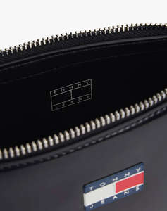 TOMMY JEANS TJW MUST SHOULDER BAG (Dimensiuni: 25.5 x 4.5 x 13cm.)