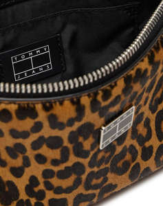 TOMMY JEANS TJW MUST LEOPARD SHOULDER BAG (Dimensiuni: 22 x 12 x 4.5cm.)
