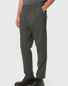 DIRTY LAUNDRY PLEATED PANTS
