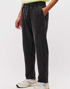 DIRTY LAUNDRY SWEATPANTS WITH DESTROYS