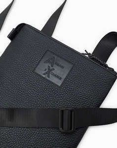 ARMANI EXCHANGE MESSENGER BAG (Dimensiuni: 37 x 5.5 x 14.5 cm.)