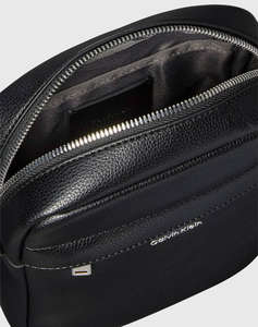 CALVIN KLEIN RAISED REPORTER (Dimensiuni: 18 x 22 x 7cm.)