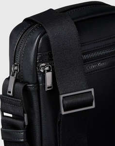 CALVIN KLEIN ZIP REPORTER (Dimensiuni: 18 x 20.5 x 6cm.)