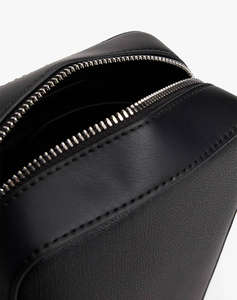 TOMMY HILFIGER TH MODERN MINI REPORTER (Dimensiuni: 20.5 x 7 x 15cm.)