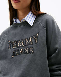 TOMMY JEANS TJW BXY LEOPARD VARSITY CREW