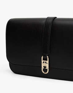 TOMMY HILFIGER TH LIBRE FLAP CROSSOVER (Dimensiuni: 23.5 x 7.5 x 15.5cm.)