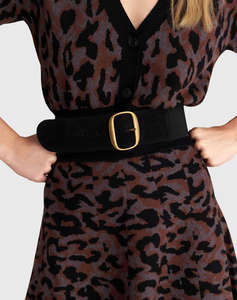 ATTRATTIVO CUREA PIELE