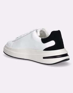 GUESS ELBA INCALTAMINTE DE BARBATI