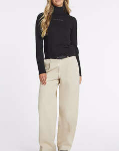 GUESS JEANS GJ LS TN GUESS J EMB SWTR BLUZA DE DAMA